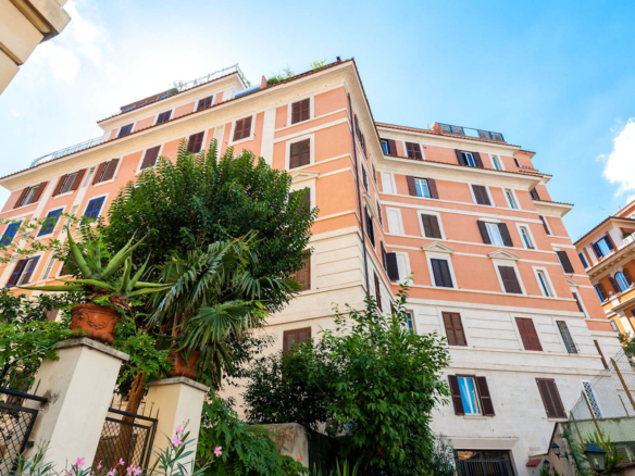 Panorama di Trastevere a Roma con tetti storici e vista sul centro città