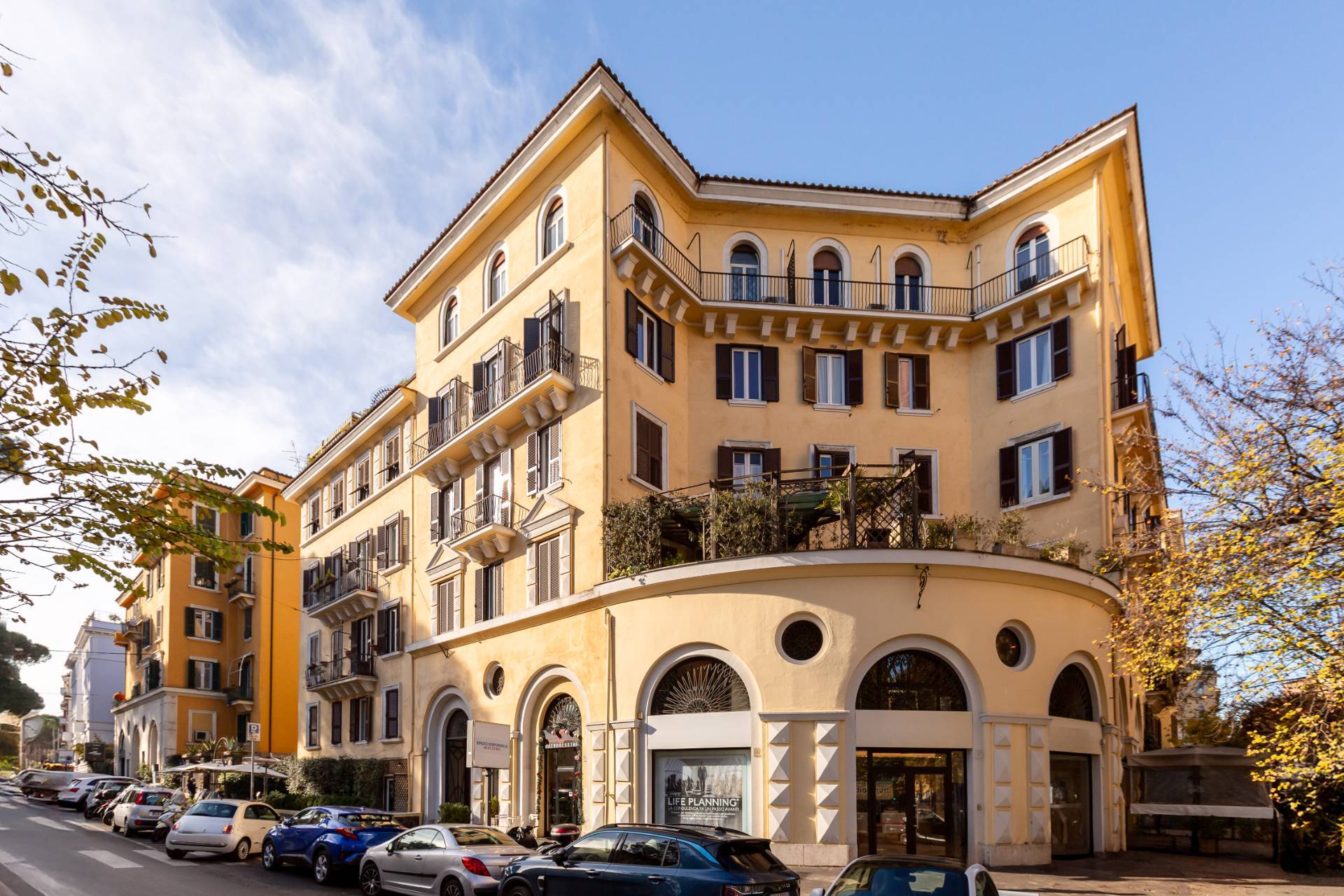 Palazzo d’epoca in Corso Trieste a Roma con facciata elegante e architettura signorile