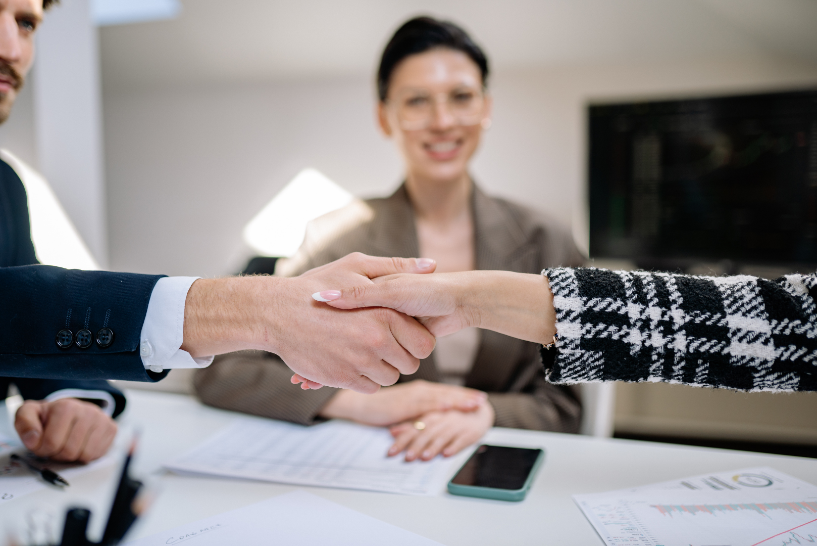 Club deal immobiliare con investitori e consulenti per operazioni di real estate di lusso
